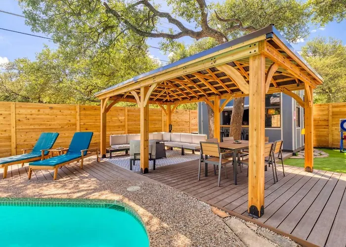 Lone Star Luxe - Heated Pool - Game - Mini-golf & Bar