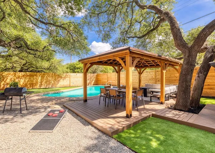 Lone Star Luxe - Heated Pool - Game - Mini-golf & Bar Holiday home Round Rock