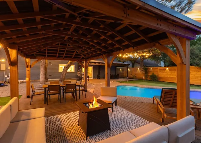 Lone Star Luxe - Heated Pool - Game - Mini-golf & Bar Holiday home