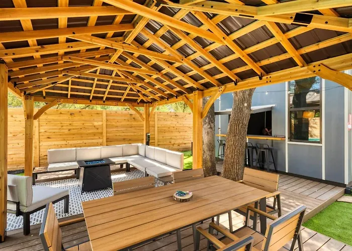 Lone Star Luxe - Heated Pool - Game - Mini-golf & Bar Holiday home Round Rock