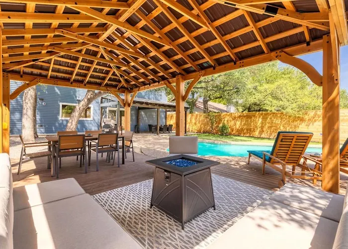 Lone Star Luxe - Heated Pool - Game - Mini-golf & Bar